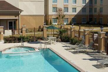 هتل Homewood Suites By Hilton Laredo At Mall Del Norte