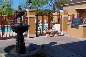 هتل Homewood Suites By Hilton Laredo At Mall Del Norte