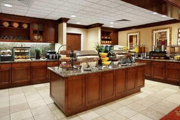 هتل Homewood Suites By Hilton Laredo At Mall Del Norte