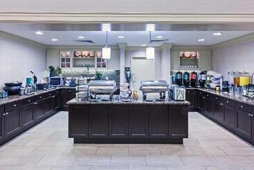 هتل Homewood Suites By Hilton Laredo At Mall Del Norte