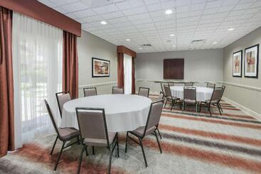 هتل Homewood Suites By Hilton Laredo At Mall Del Norte