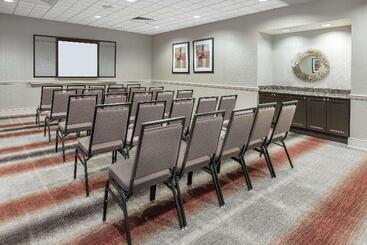 هتل Homewood Suites By Hilton Laredo At Mall Del Norte
