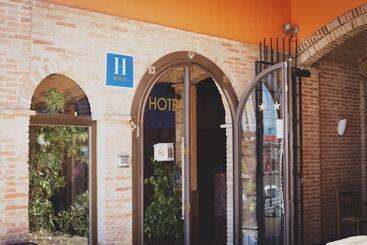 هتل La Bodega