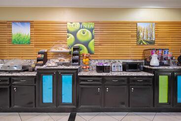 هتل La Quinta By Wyndham Pearland