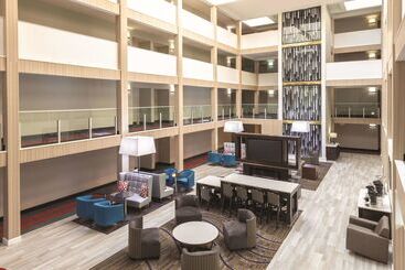 هتل La Quinta By Wyndham Atlanta Airport South