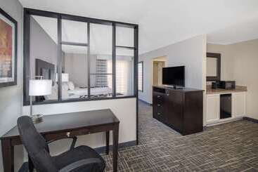 هتل La Quinta By Wyndham Atlanta Airport South