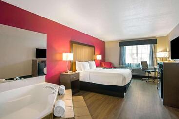 هتل La Quinta By Wyndham Fort Smith