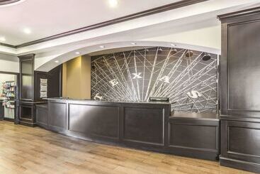 هتل La Quinta By Wyndham Fort Worth   Lake Worth