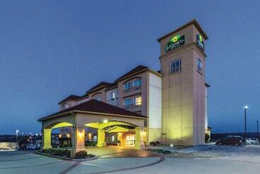 هتل La Quinta By Wyndham Fort Worth   Lake Worth