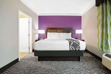 هتل La Quinta By Wyndham Pearland