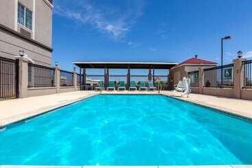 هتل La Quinta By Wyndham Midland North