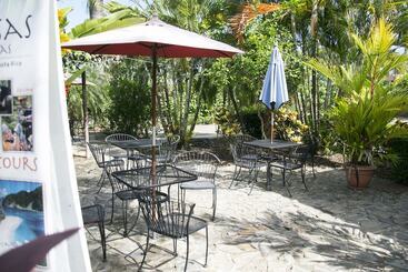 هتل Las Brisas Resort And Villas