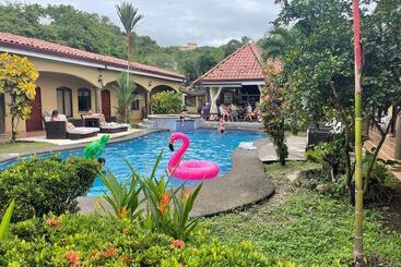 هتل Las Brisas Resort And Villas