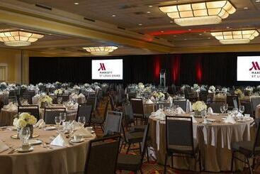 هتل Marriott St. Louis Grand