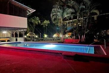 هتل Perla Negra Beachfront
