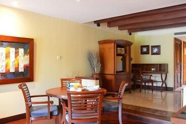هتل Pool Villa Merumatta Senggigi