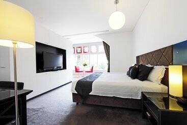 هتل Seasons Heritage Melbourne