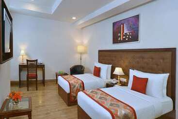 Taurus Sarovar Portico