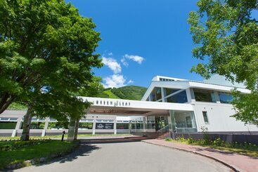 هتل The Green Leaf Niseko Village