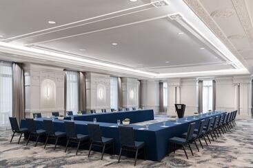 هتل The Westin Book Cadillac Detroit