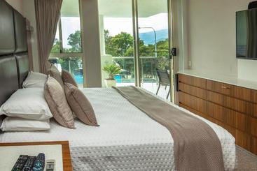 هتل Waters Edge Apartment Cairns