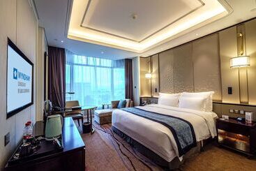 هتل Wyndham Qingdao