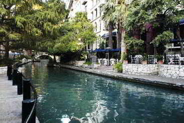 هتل Club Wyndham Riverside Suites