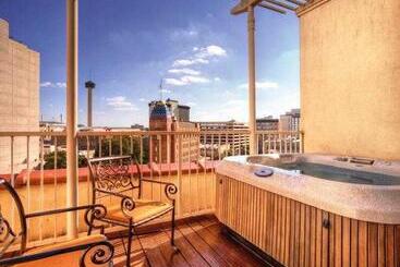 هتل Club Wyndham Riverside Suites