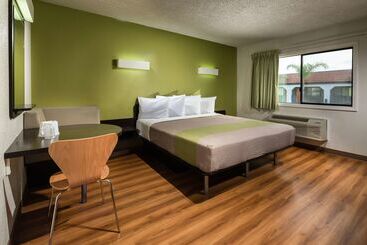 Motel 6 Canoga Park, Ca