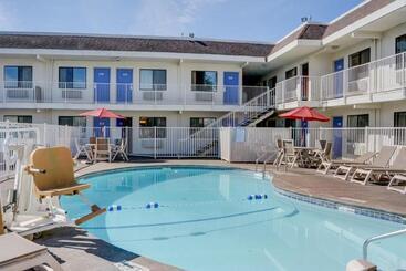 Motel 6 Salem, Or