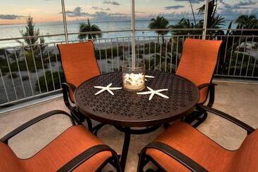استراحتگاه The Tuscany On Grace Bay
