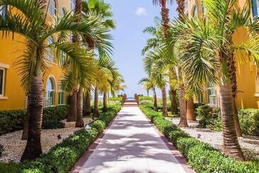 استراحتگاه The Tuscany On Grace Bay
