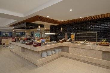Delta Hotels By Marriott Dar Es Salaam