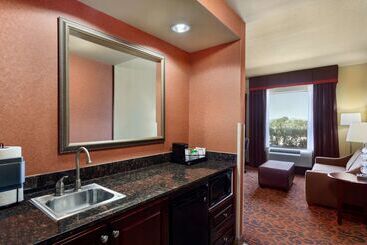 Hampton Inn & Suites Mission