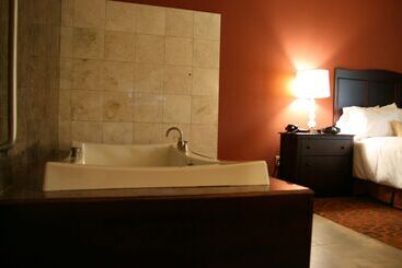 Hampton Inn & Suites Mission