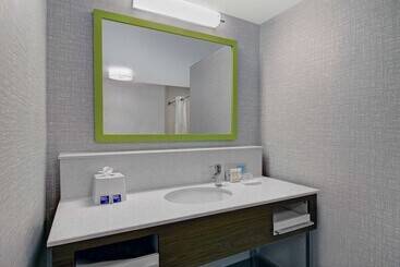 Hampton Inn & Suites Syracuse Dewitt