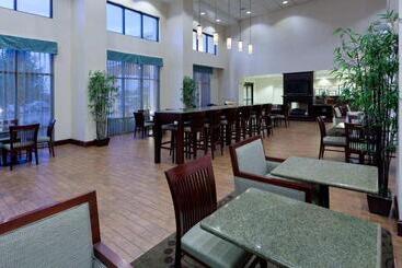 Hampton Inn & Suites Syracuse Dewitt