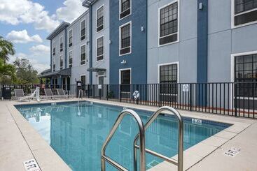 هتل Best Western Plus Bradenton Gateway