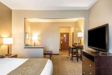 هتل Comfort Suites North