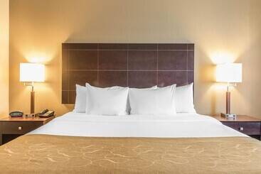 هتل Comfort Suites North