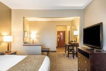 هتل Comfort Suites North
