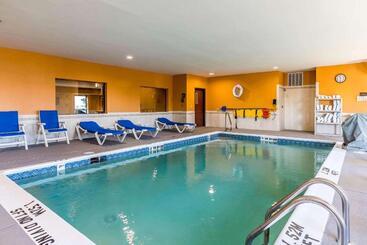 هتل Comfort Suites North