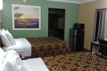 هتل Days Inn By Wyndham Houston East