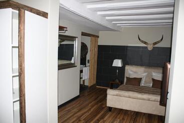 Otel Elements
