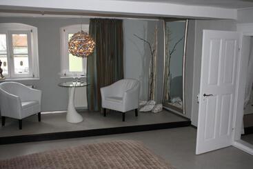 Otel Elements