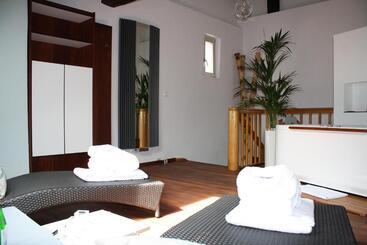 Otel Elements