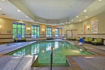 هتل Embassy Suites By Hilton Savannah Airport