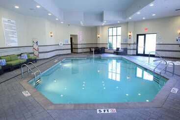 هتل Embassy Suites By Hilton Savannah Airport