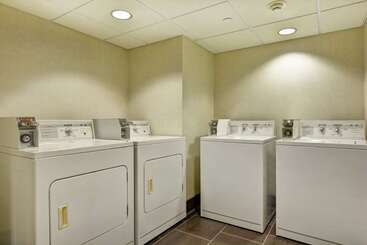 هتل Embassy Suites By Hilton Savannah Airport