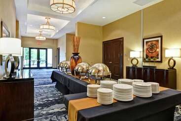 هتل Embassy Suites By Hilton Savannah Airport